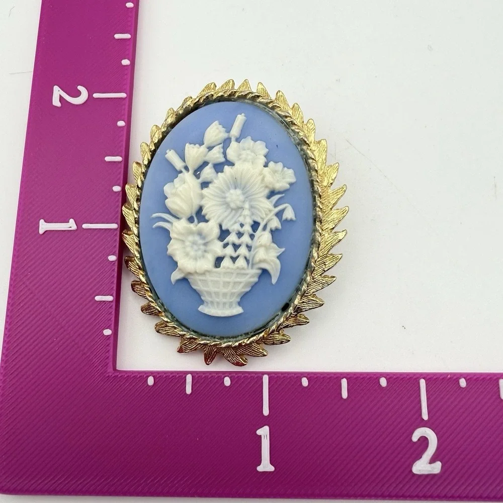 Dodds cameo brooch