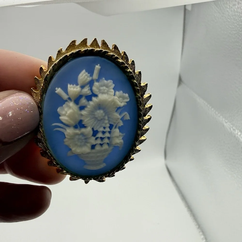 Dodds cameo brooch