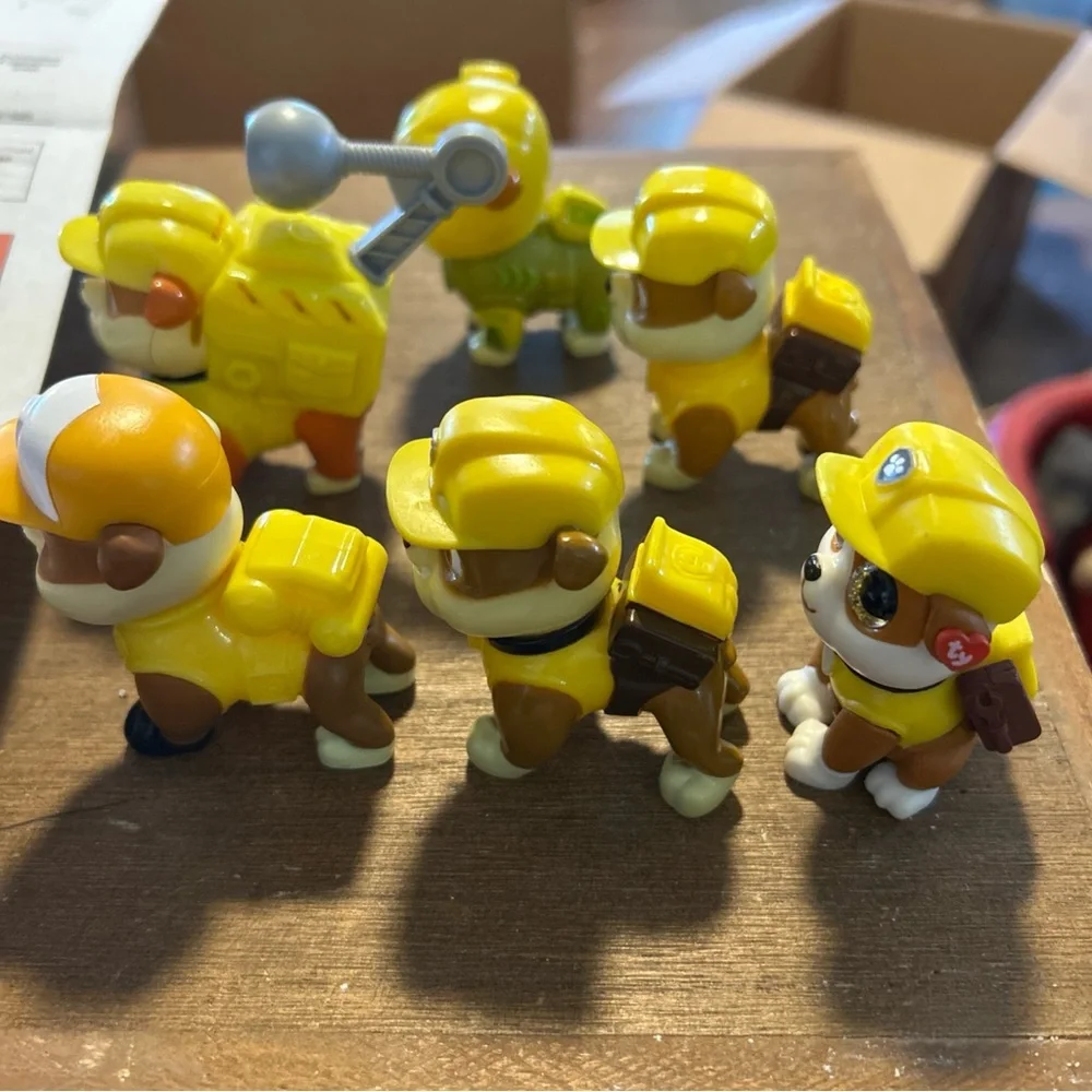 Paw Patrol‎ Yellow and Brown Pup Figures