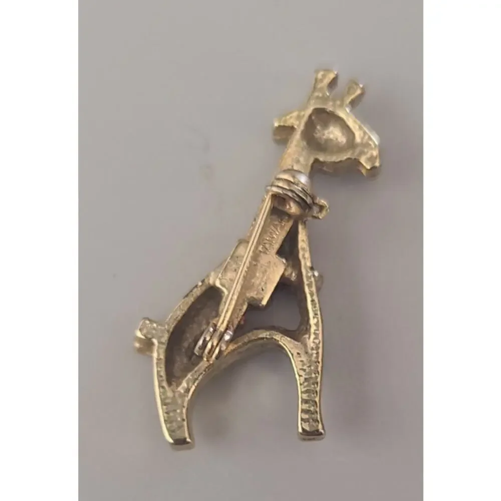 Vintage giraffe brooch