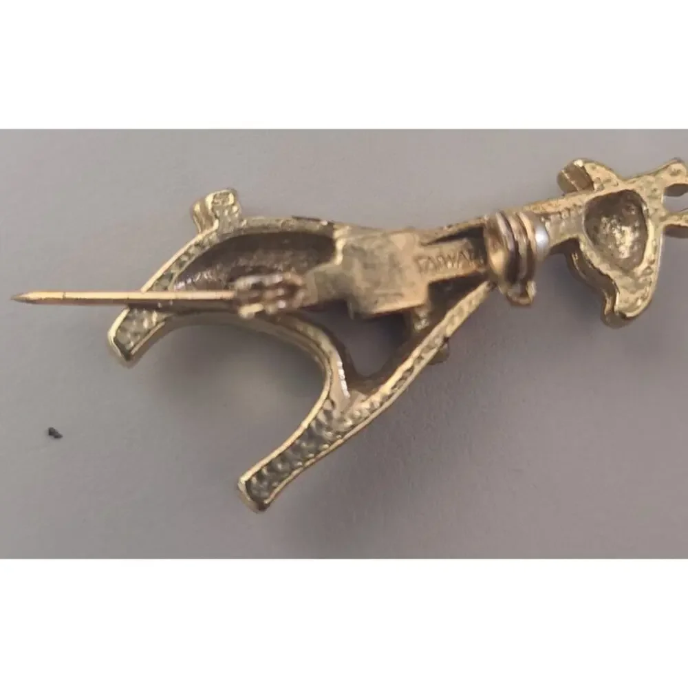 Vintage giraffe brooch