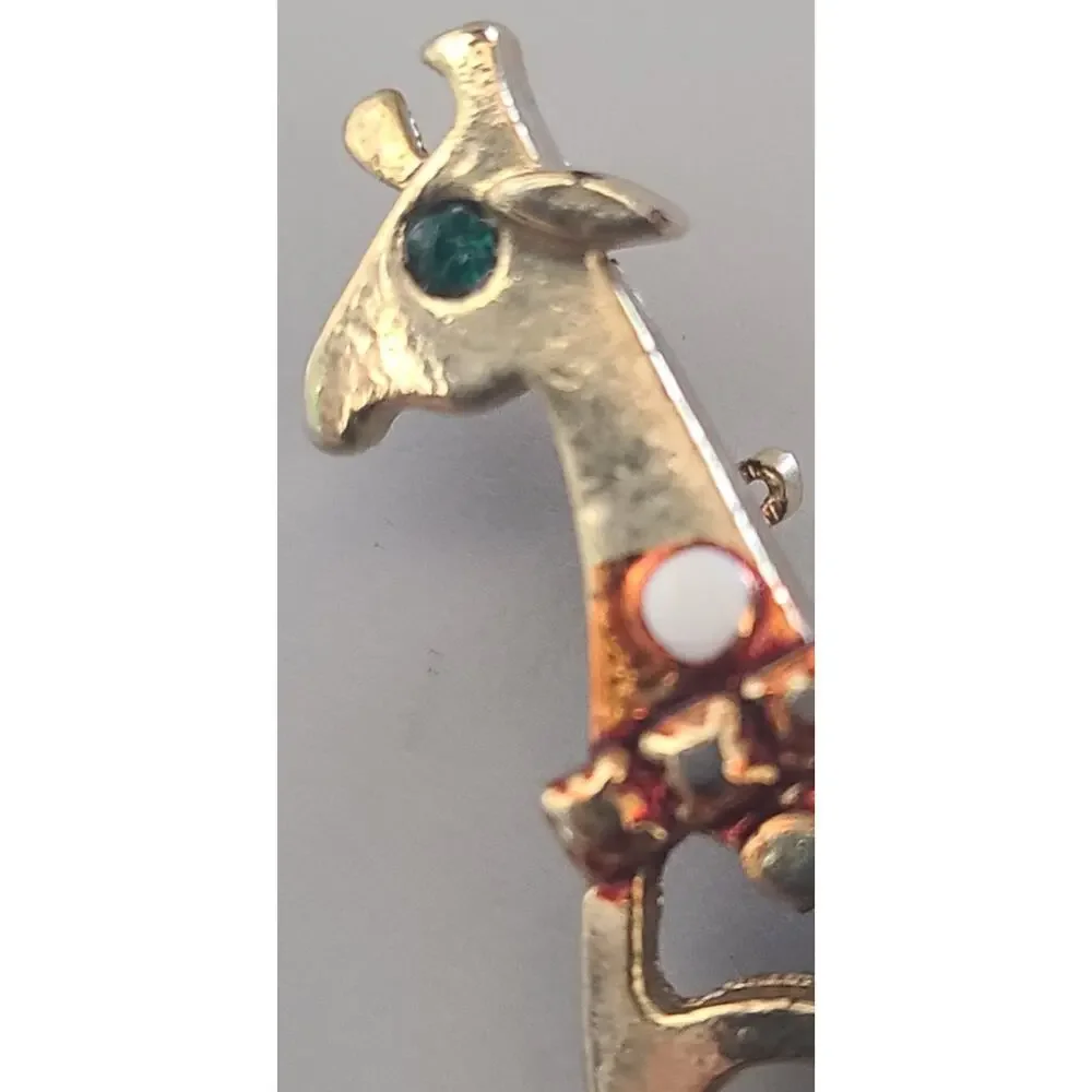 Vintage giraffe brooch