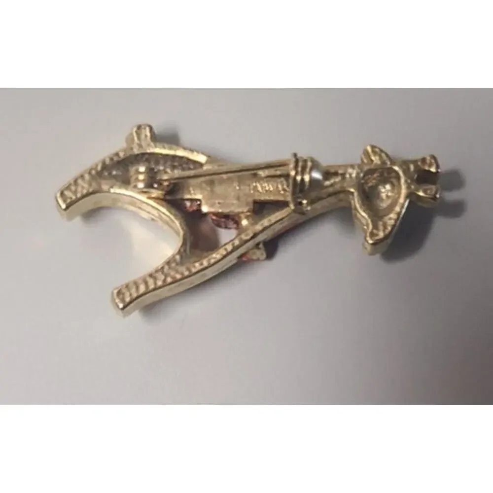 Vintage giraffe brooch