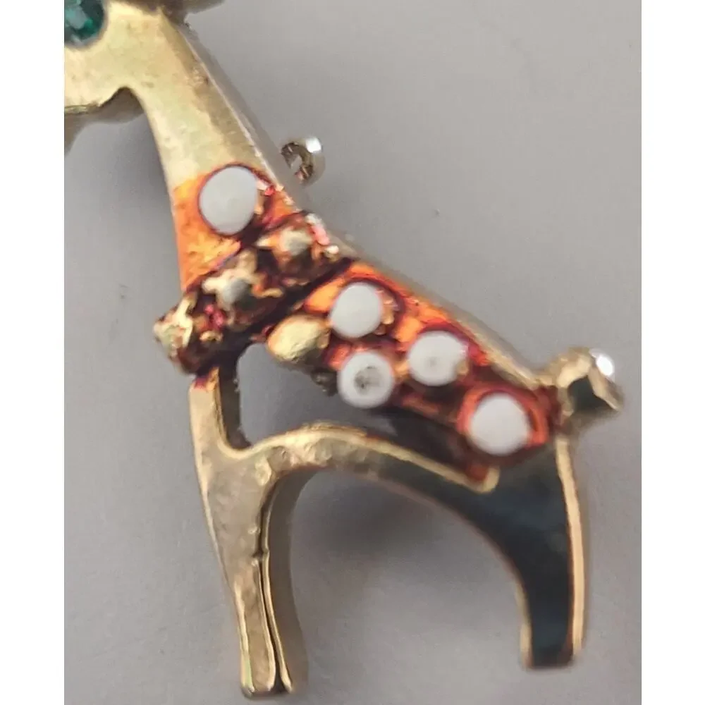 Vintage giraffe brooch