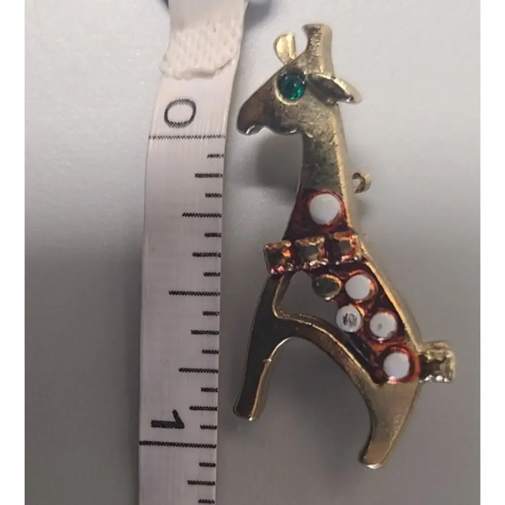 Vintage giraffe brooch