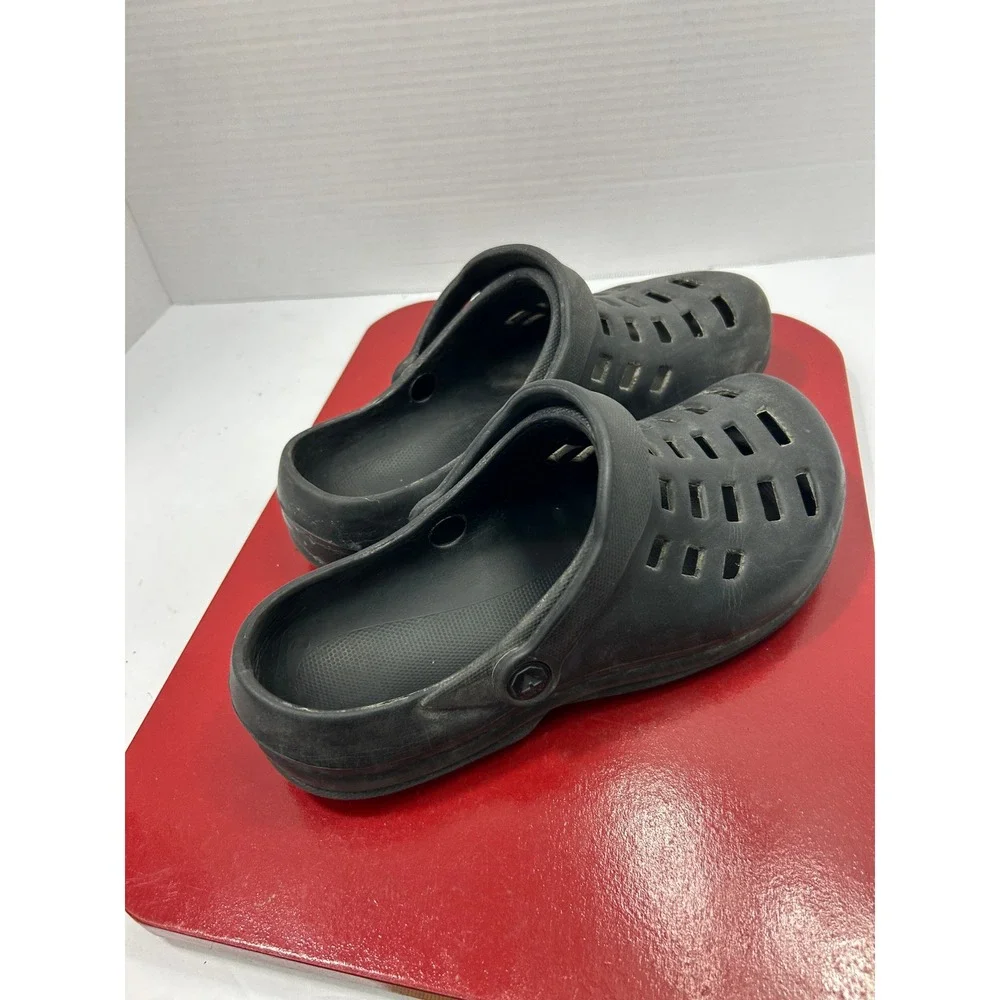 Airwalk clogs provide