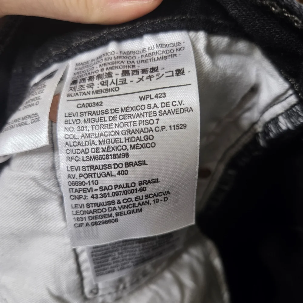 Levis classic black