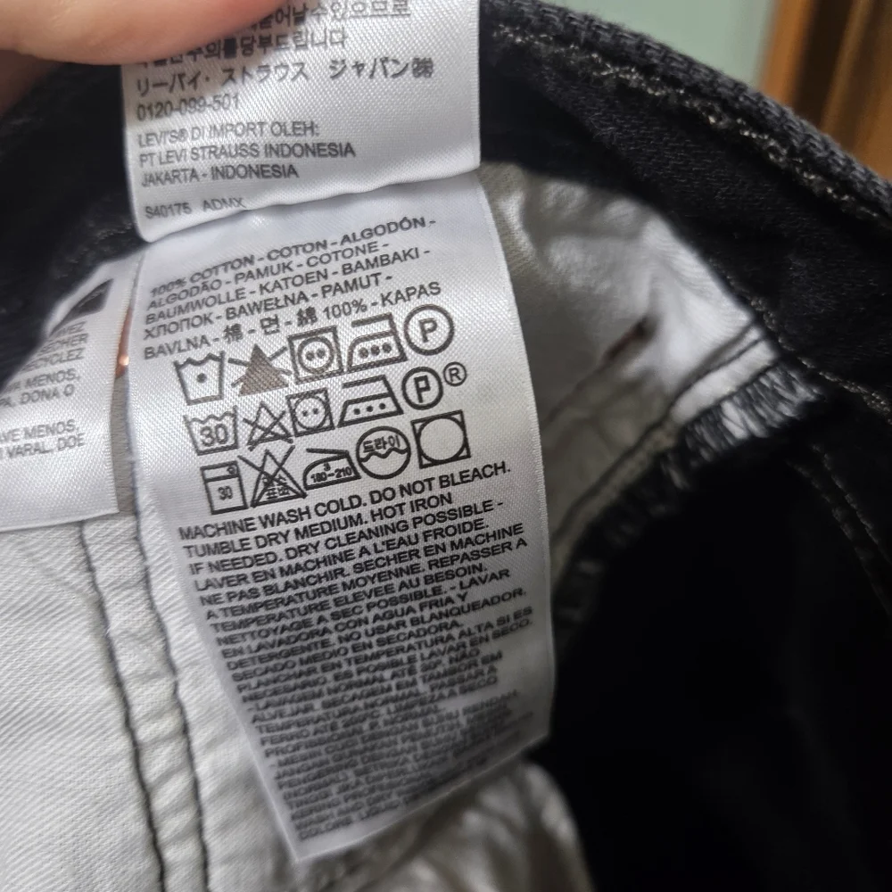 Levis classic black