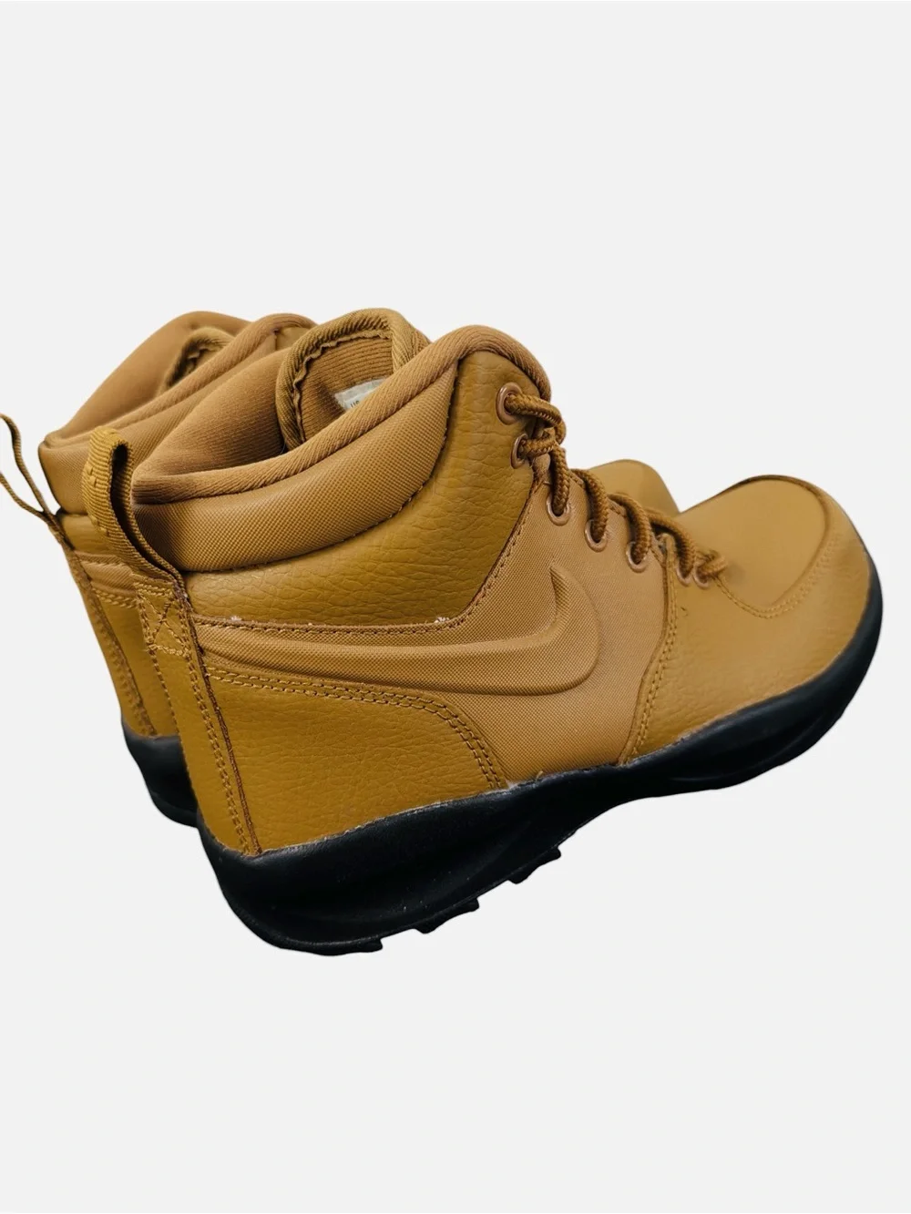 Nike manoa leather