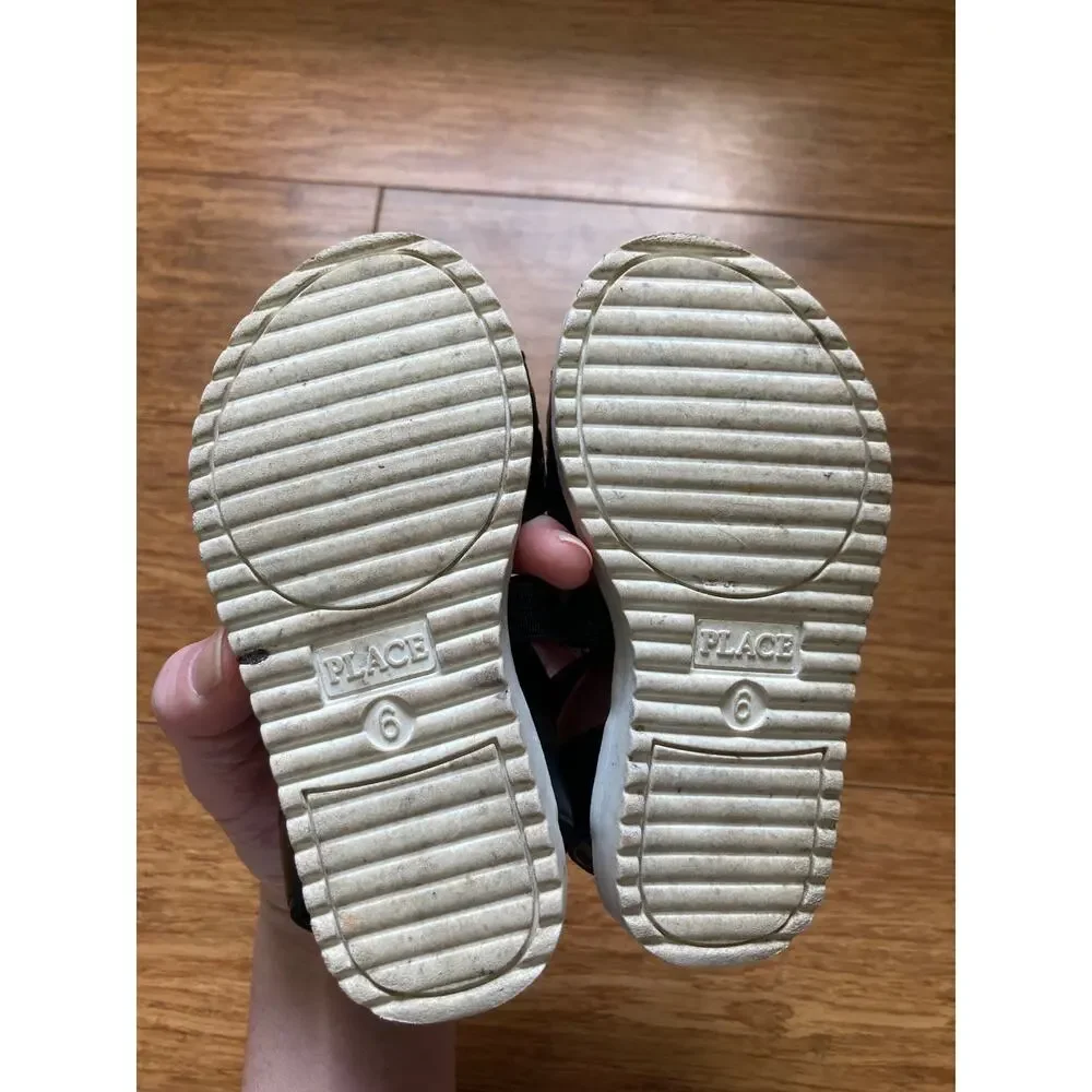 The Children’s Place Girls Black Strappy Sandals, Size 6