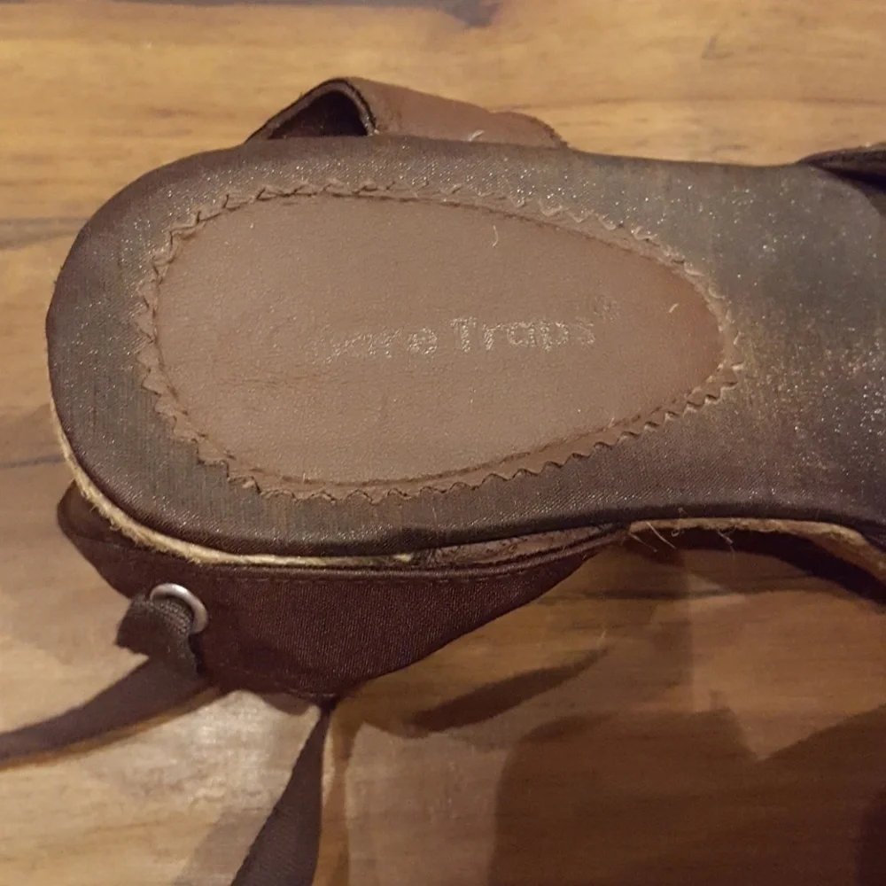 Vintage y2k straps beartraps