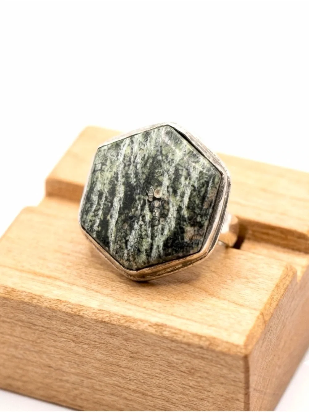 New Artisan Chrysotile in Serpentine Hexagonal Stone 925 Sterling Silver Ring