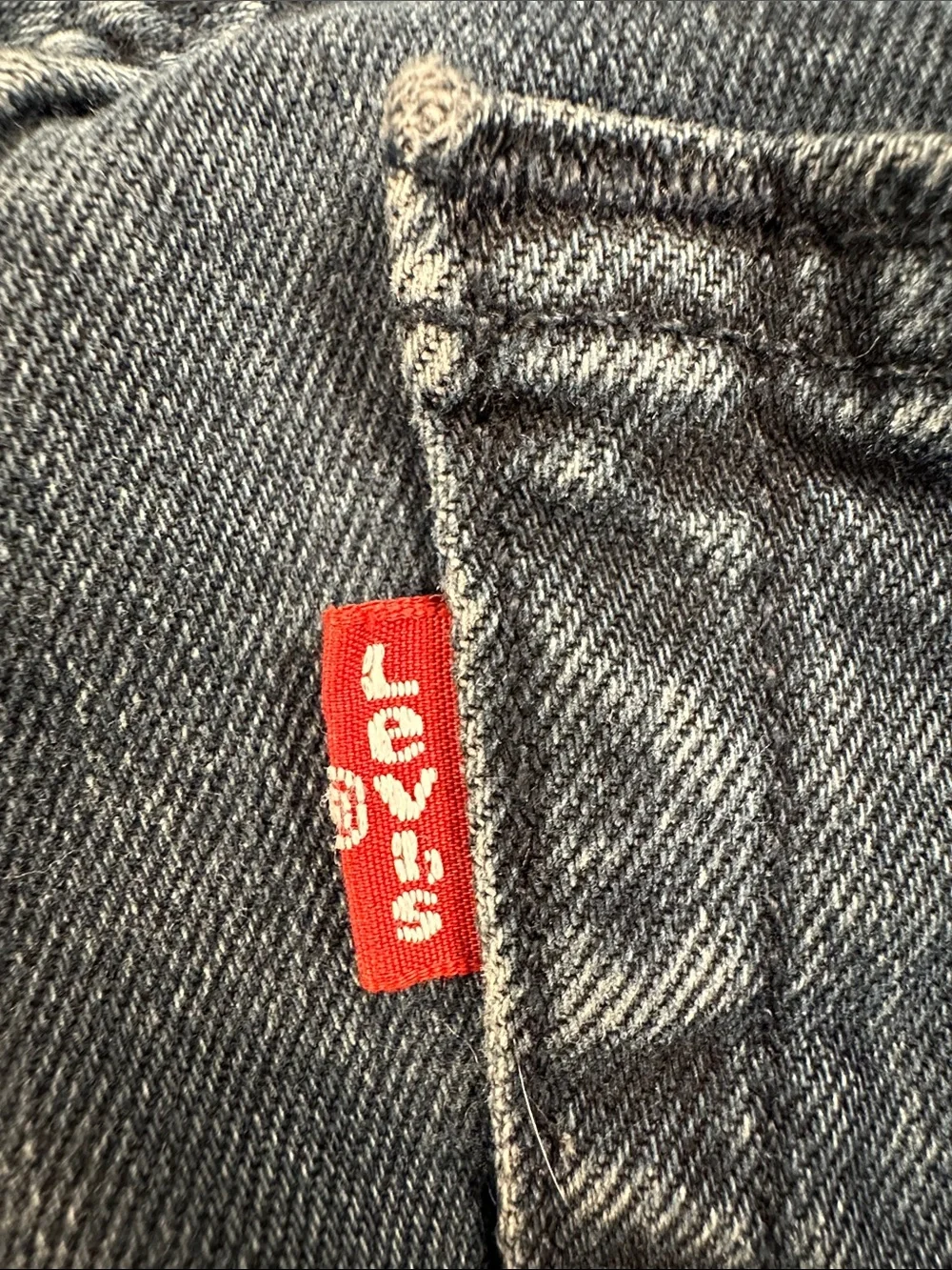 Levis slim straight