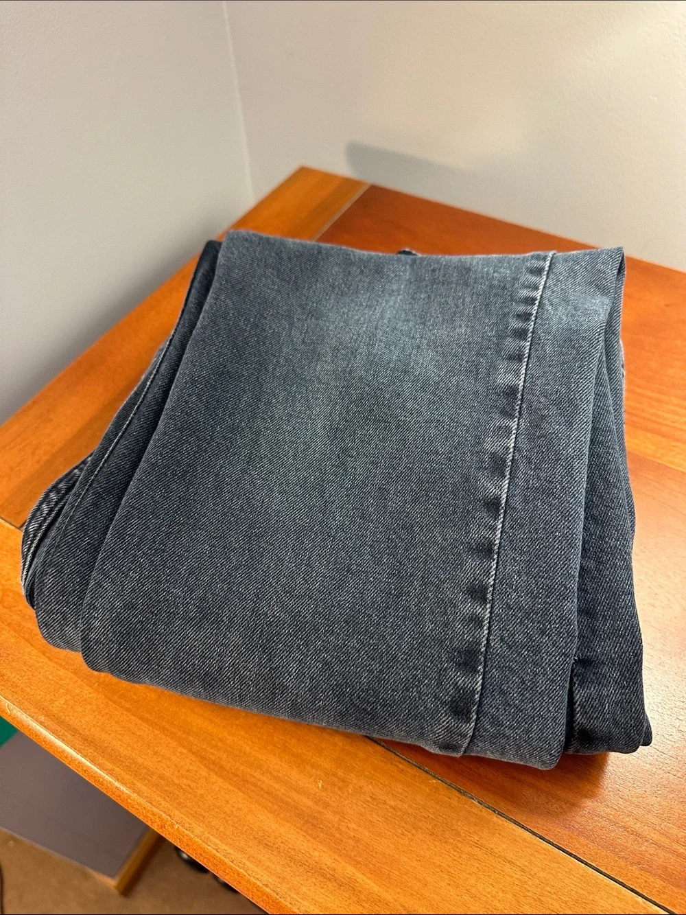 Levis slim straight