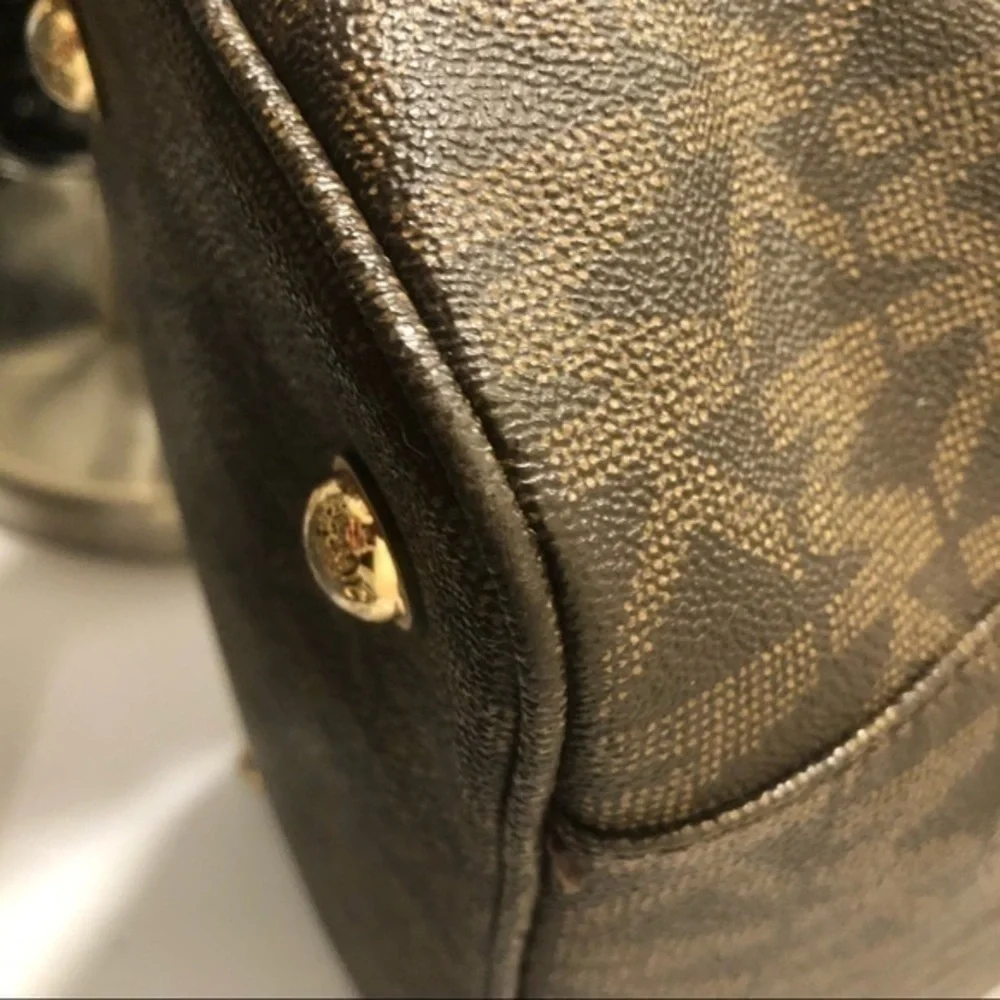 Michael Kors wear straps