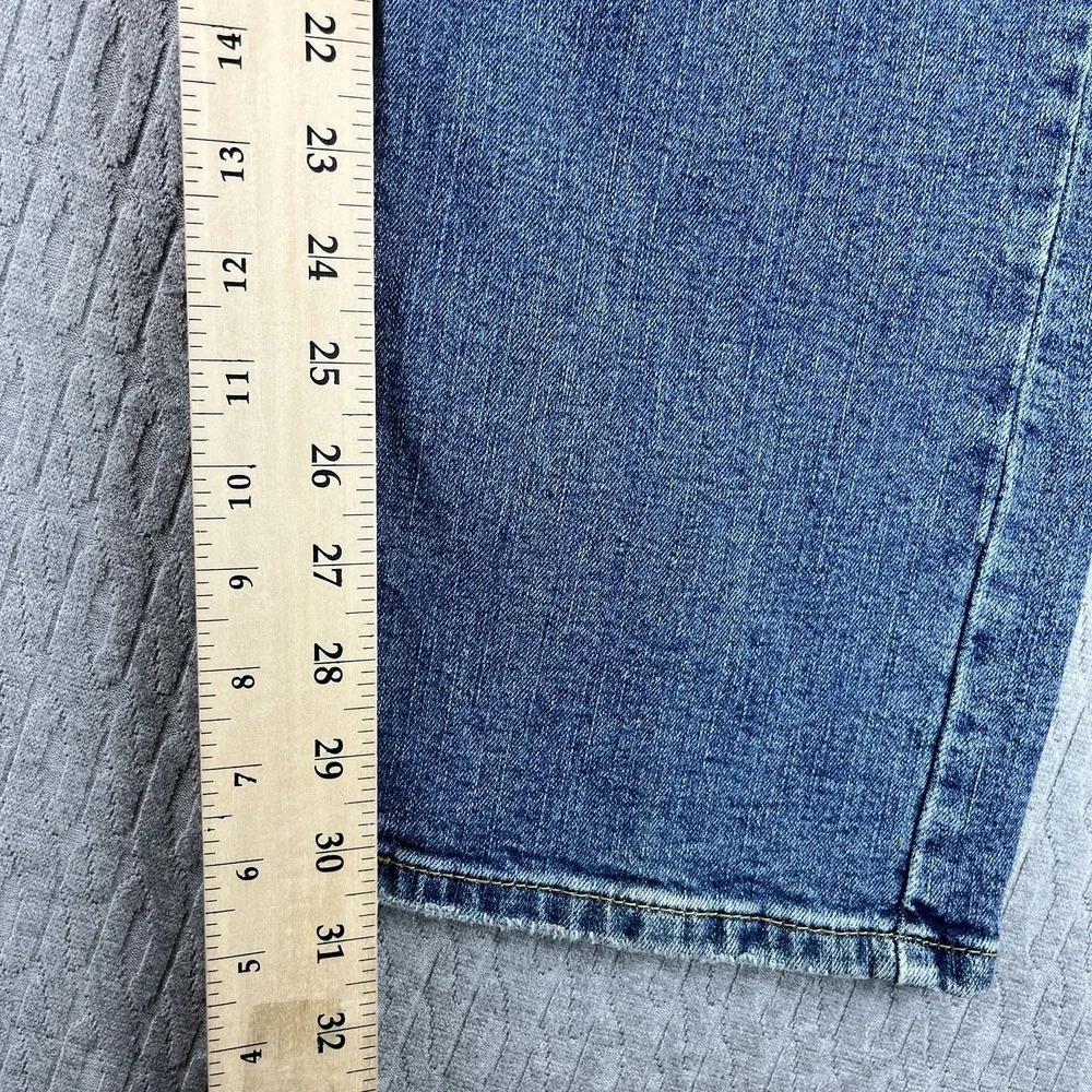 Levis no measurements