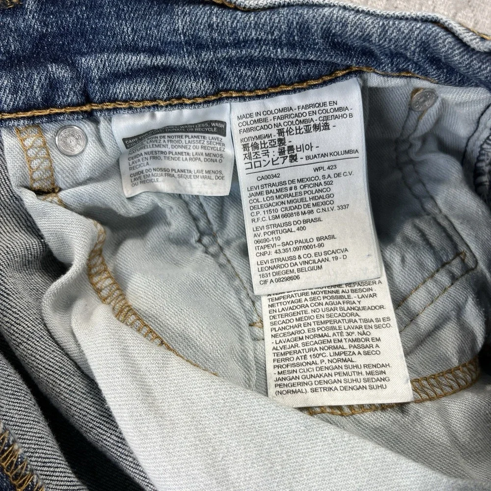 Levis hassle examine fit