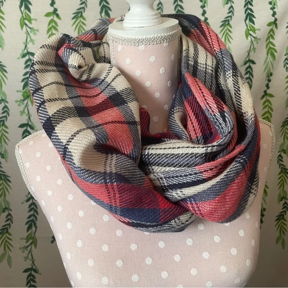 Charlotte Russe Infinity Scarf B2