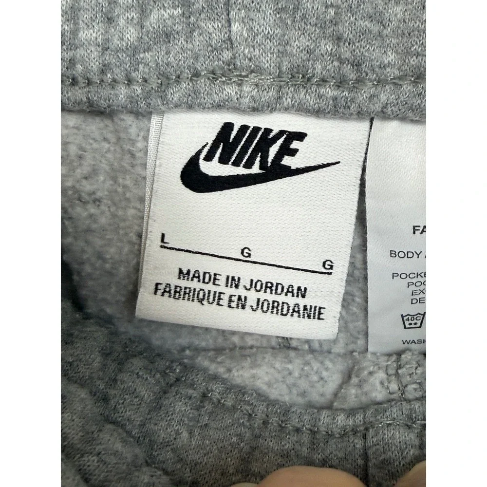 Nike sweatpants versatile