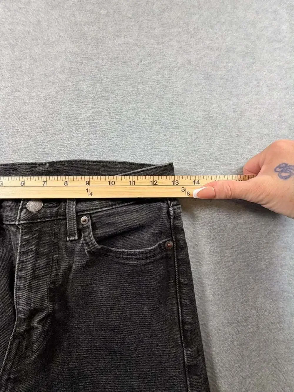 Levis waist 14
