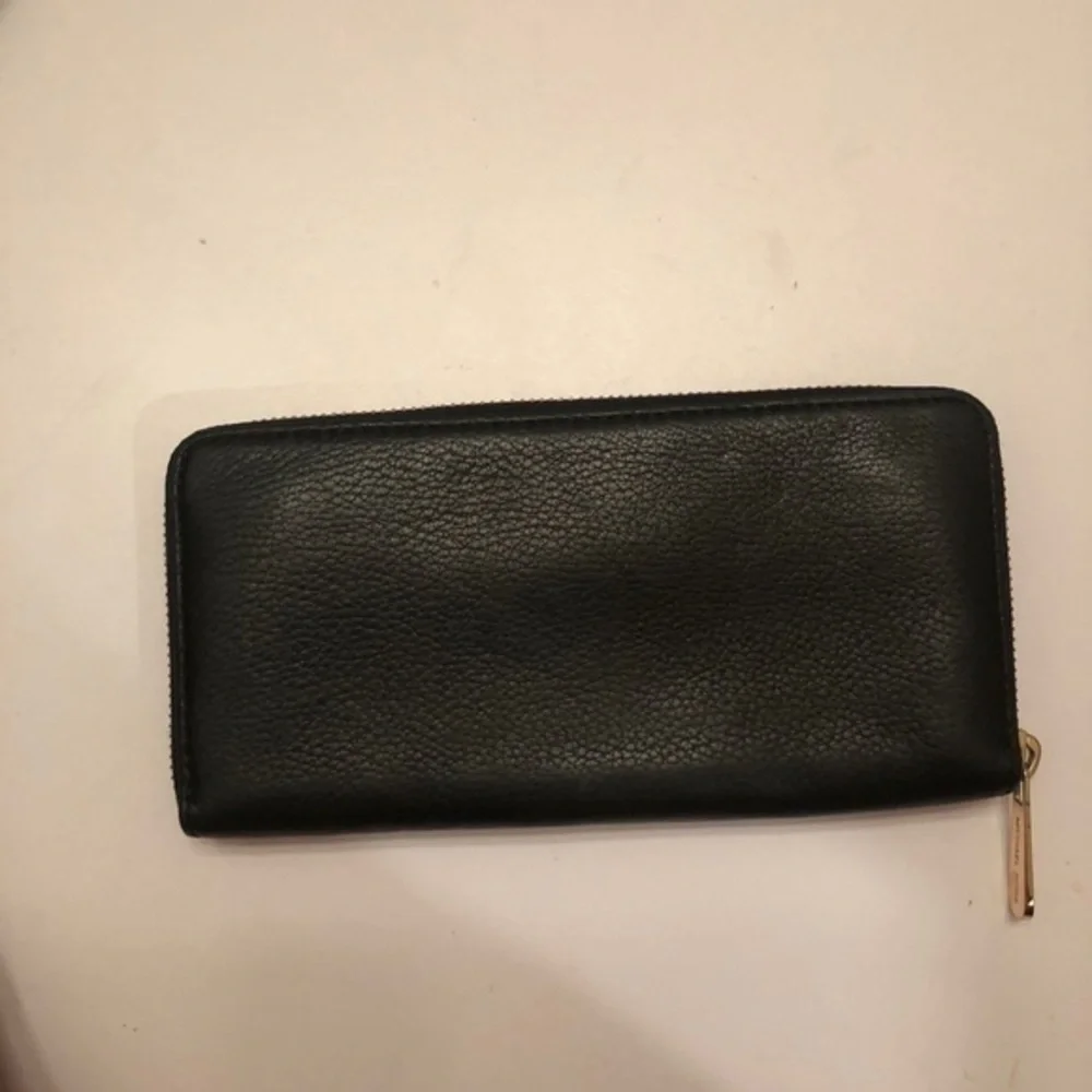 Michael Kors zippered wallet