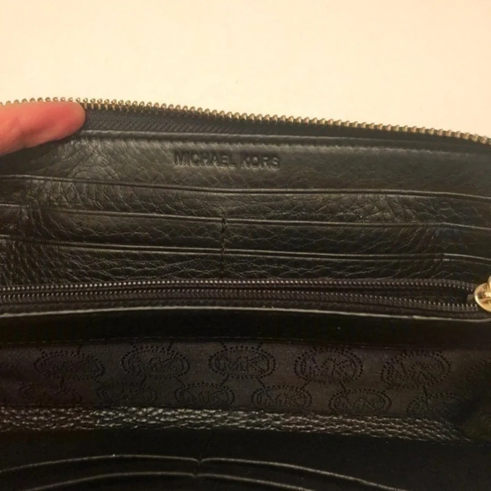 Michael Kors zippered wallet
