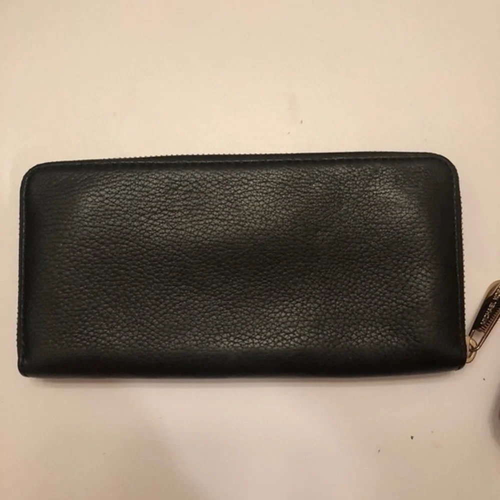 Michael Kors zippered wallet
