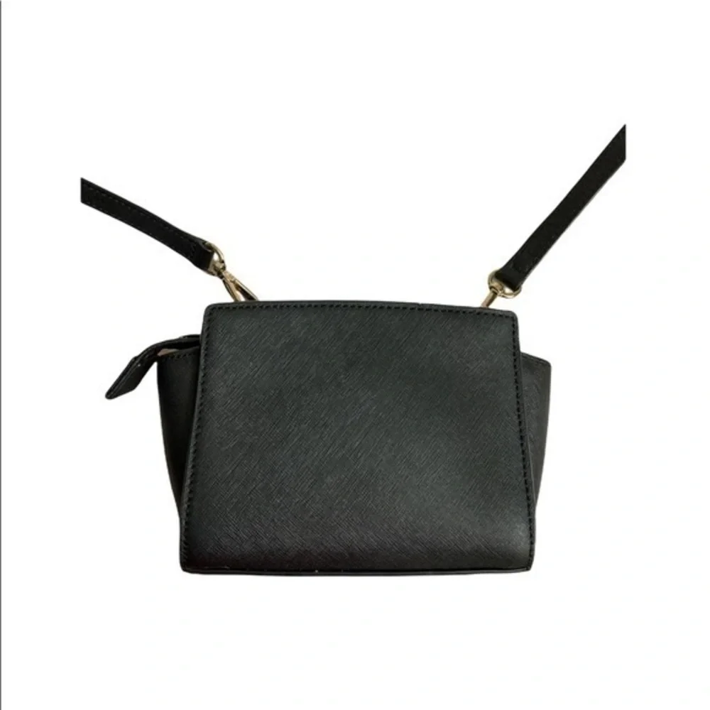 Michael Kors photos marks white