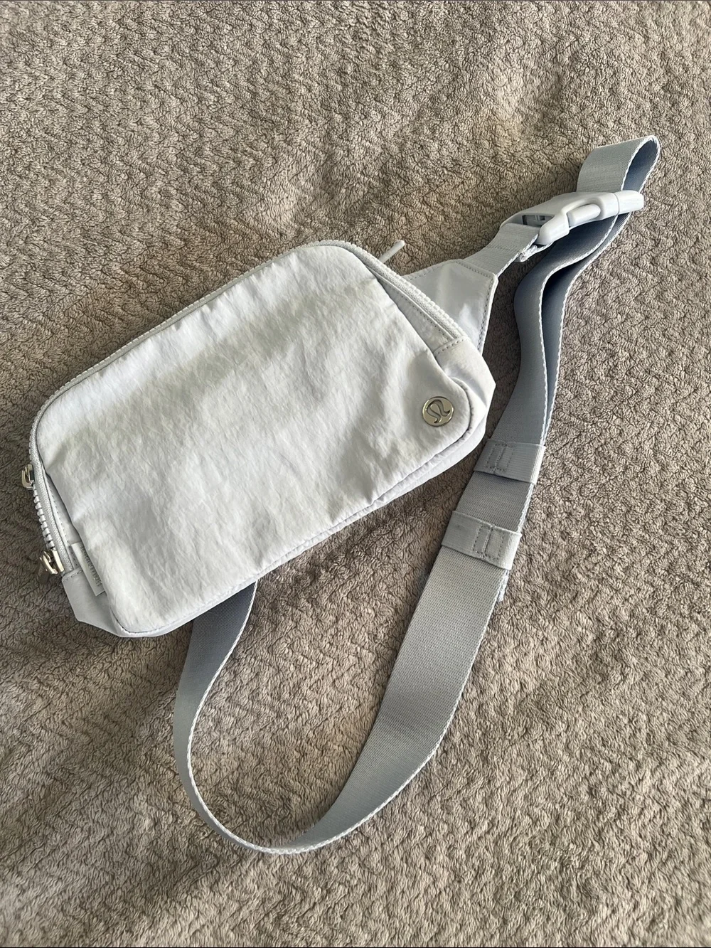 NWOT Lululemon Athletica Light Blue Small Crossbody Belt Bag OS Athleisure