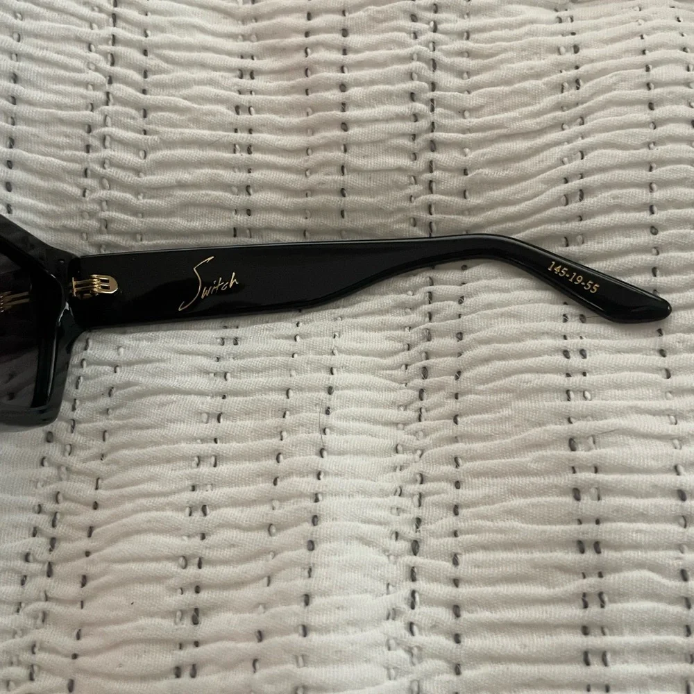 DEZI bold square