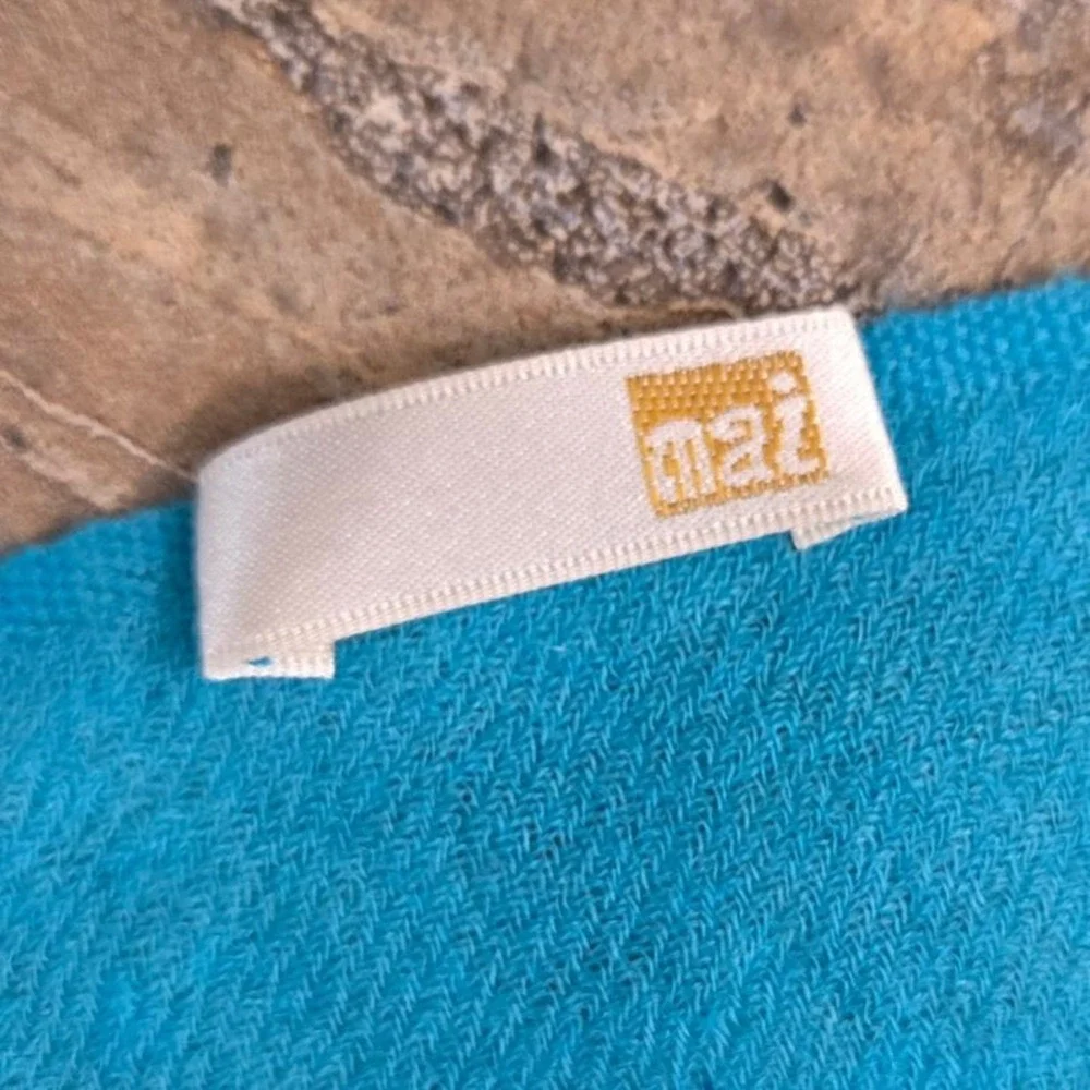 Mai turquoise blue