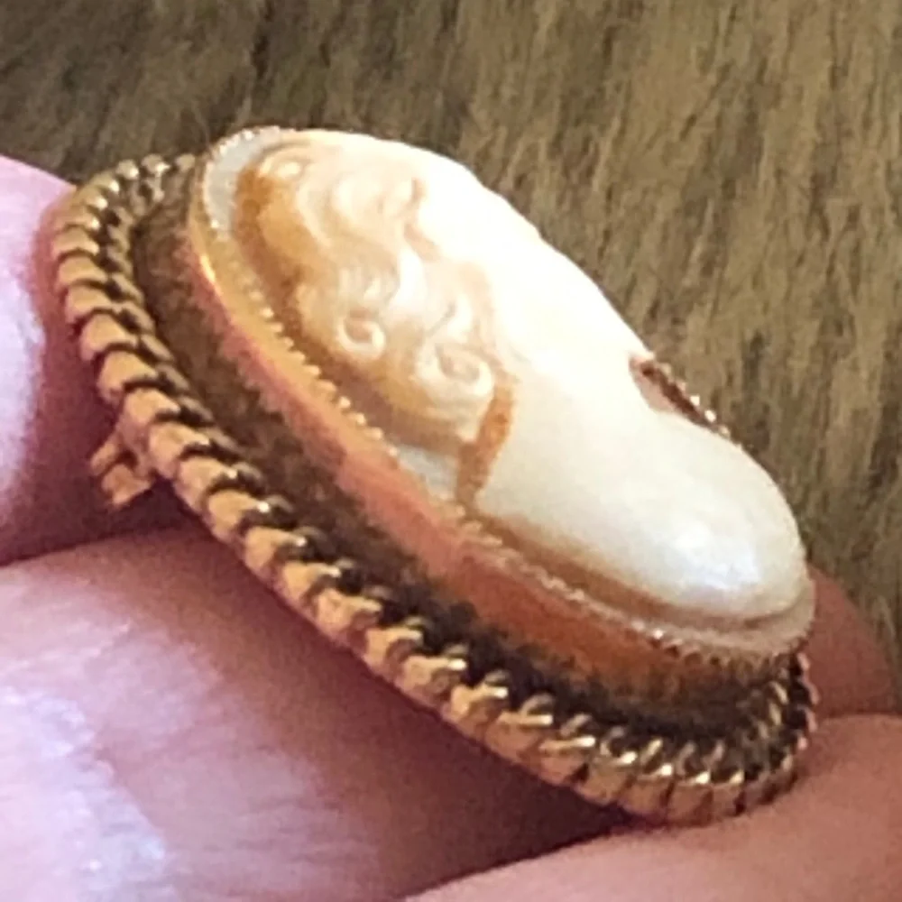 Antique 1940s Catamore 1/20 12kt GF cameo brooch