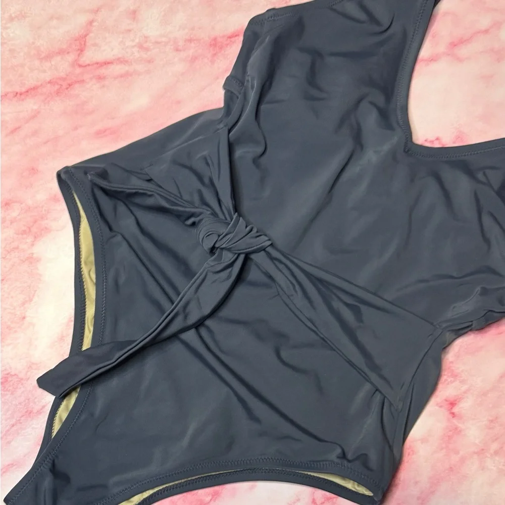 Shade & Shore sleek flattering