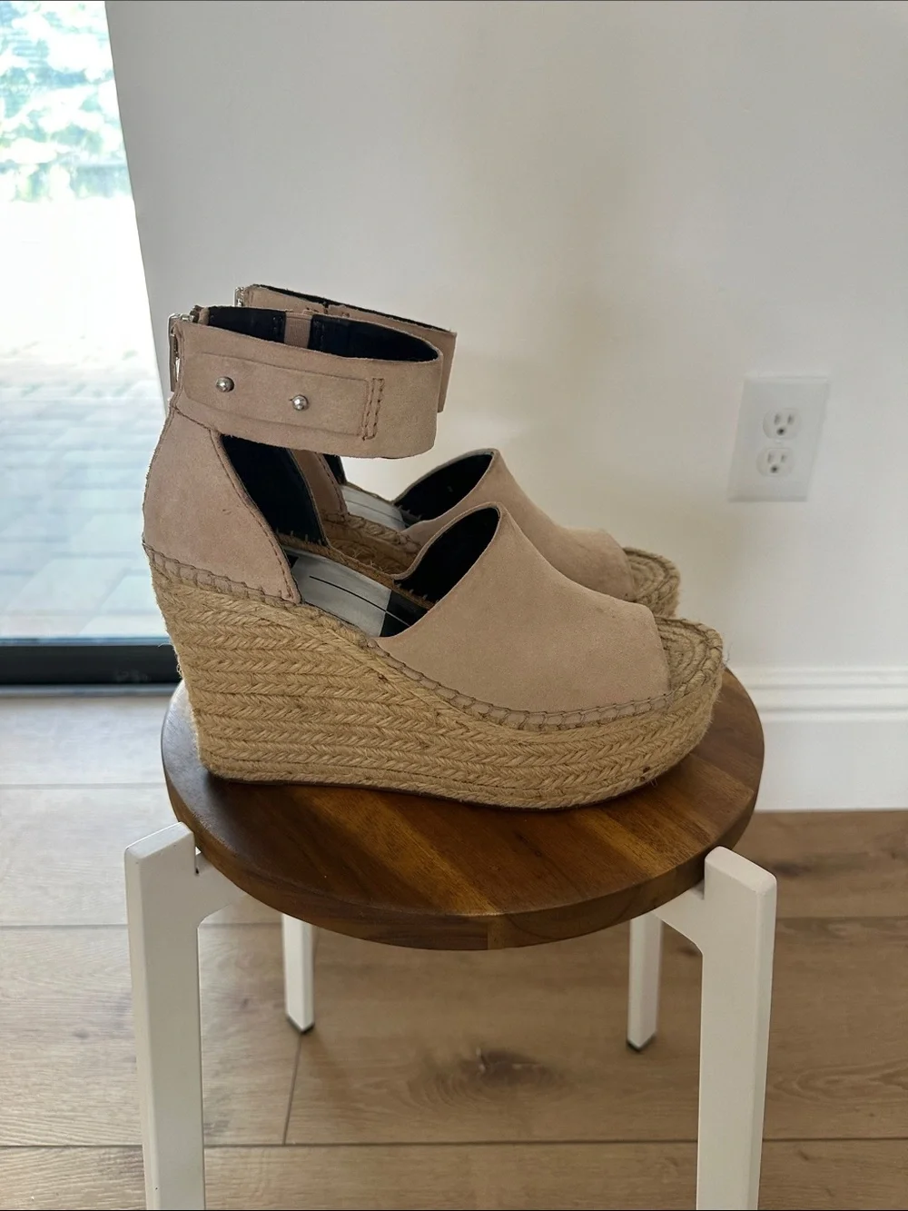 Dolce Vita suede upper