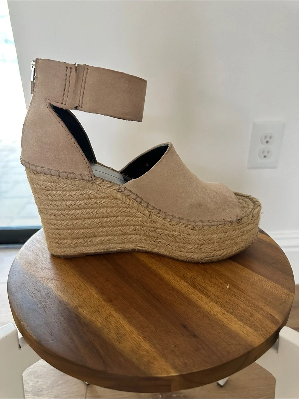 Dolce Vita suede upper