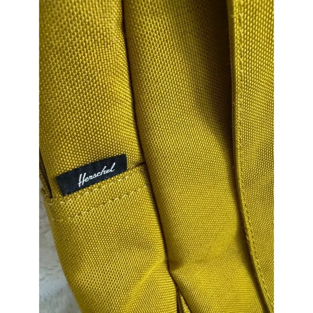 Herschel Supply Company use logo