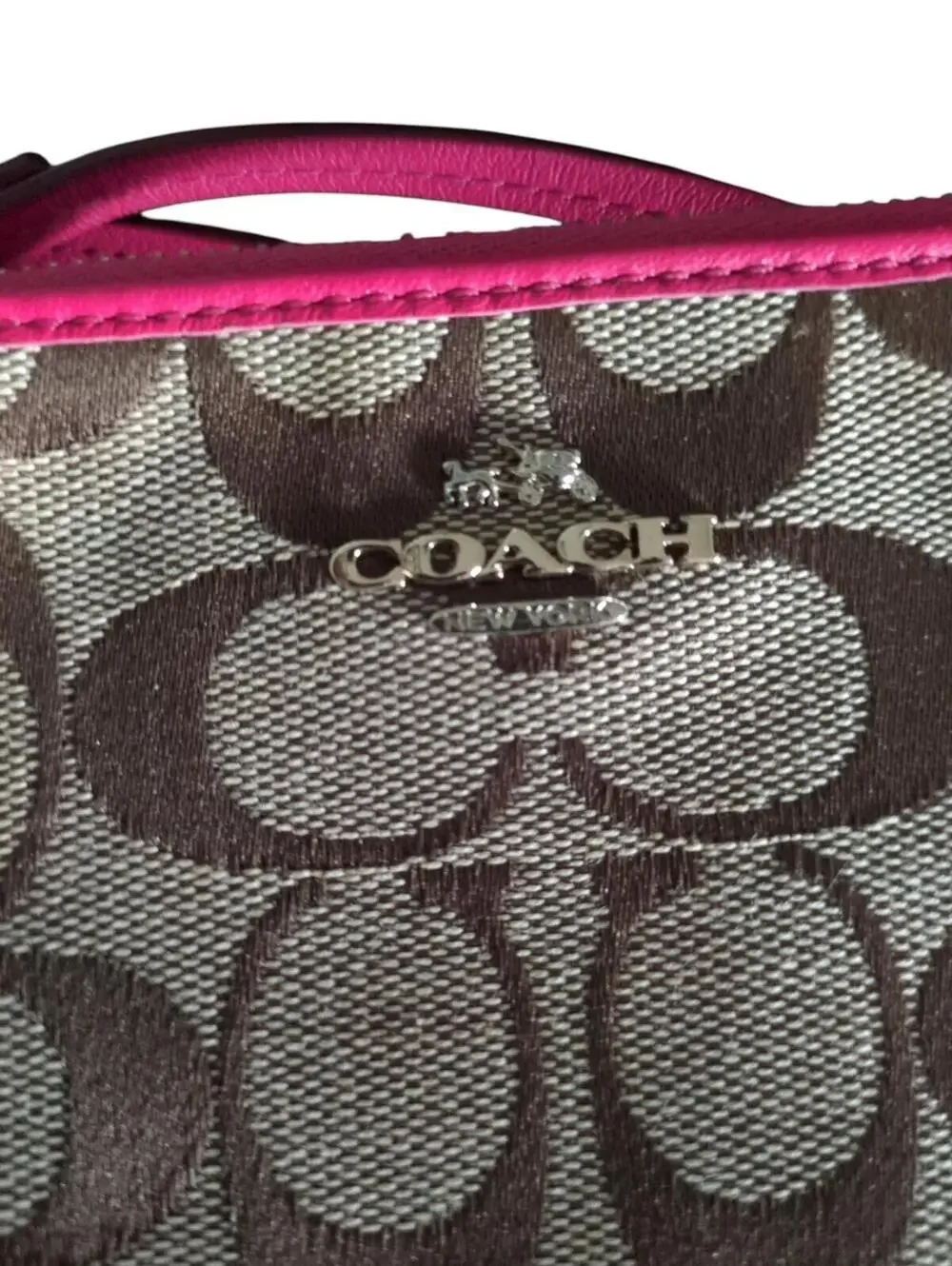 Coach corner zip