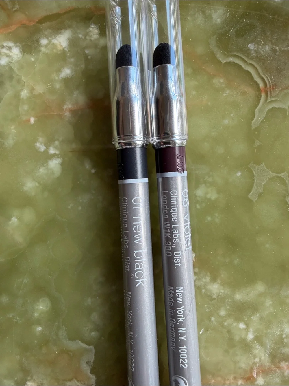 Clinique violet 01 eyeliners