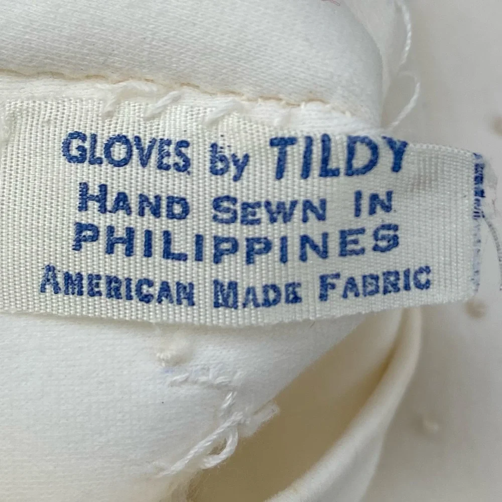 Vintage dainty gloves