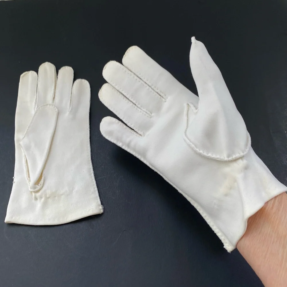 Vintage dainty gloves