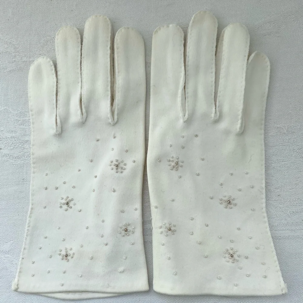 Vintage dainty gloves