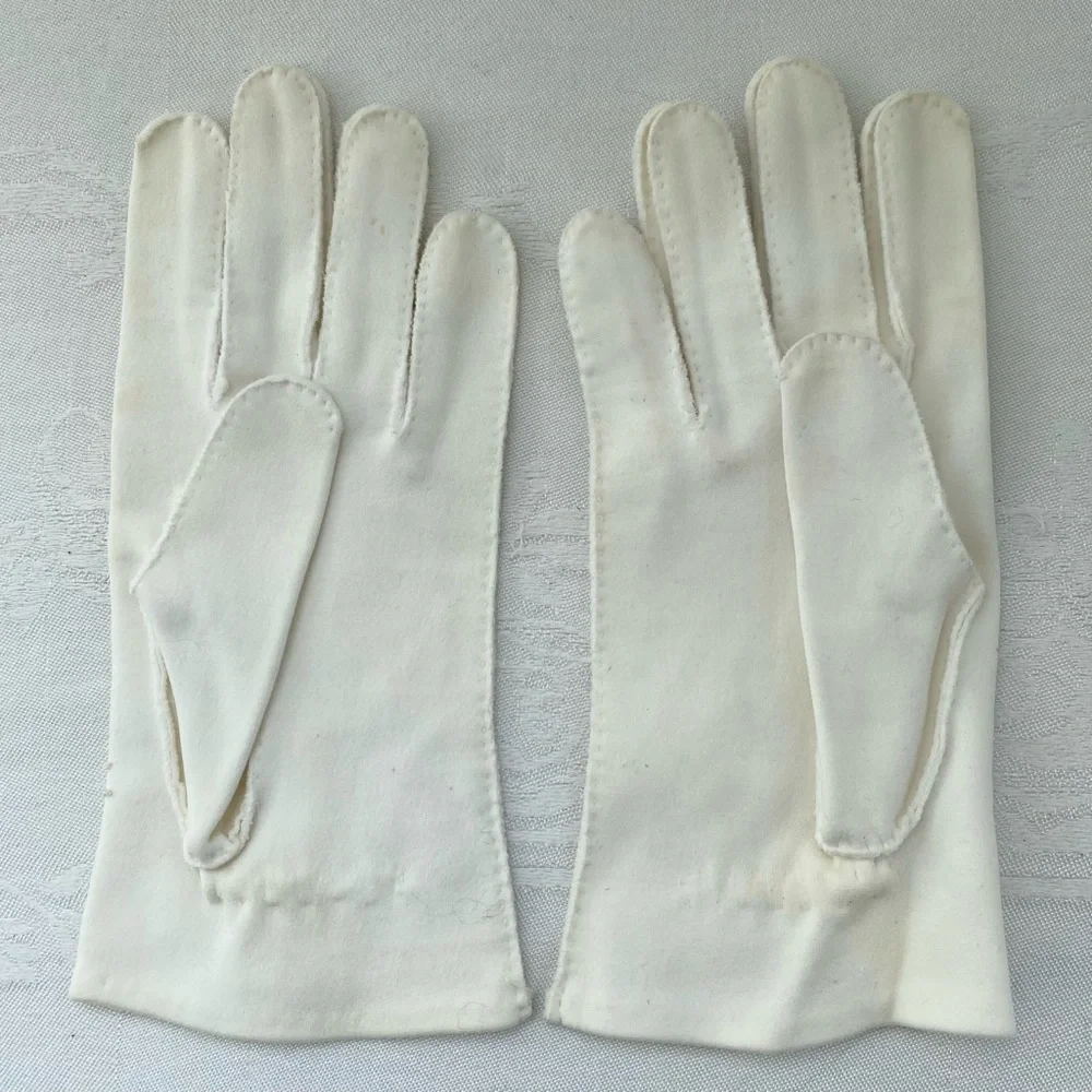 Vintage dainty gloves