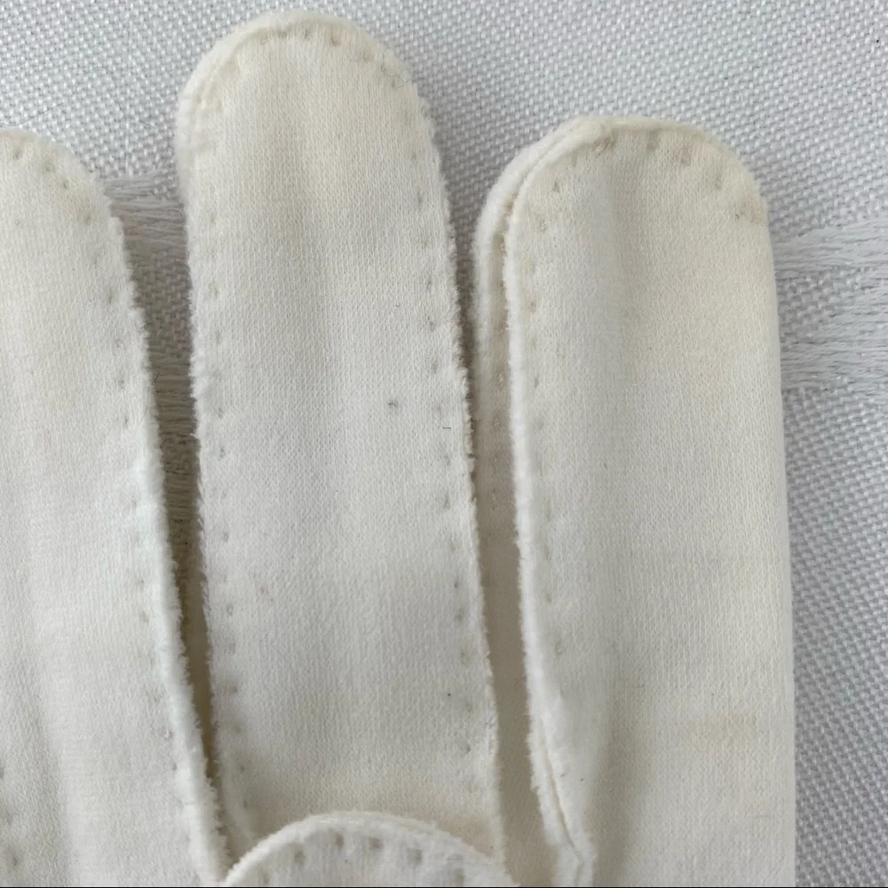 Vintage dainty gloves