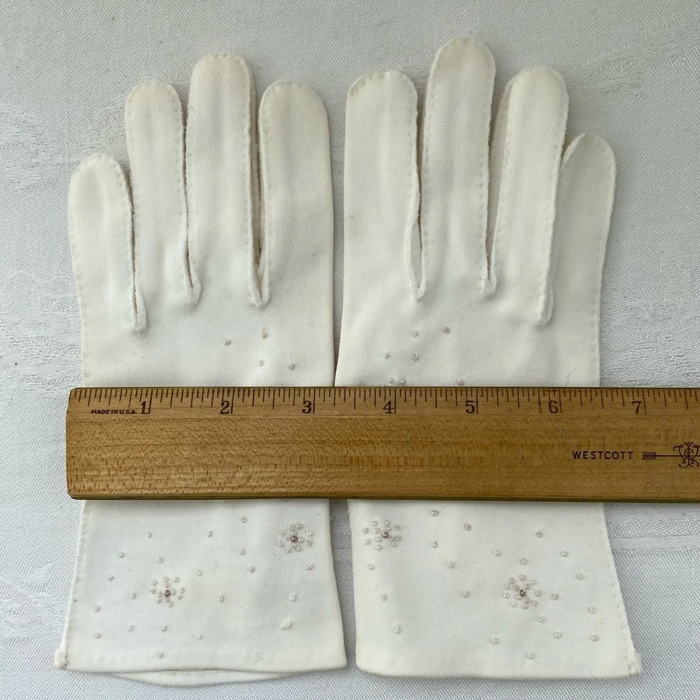 Vintage dainty gloves