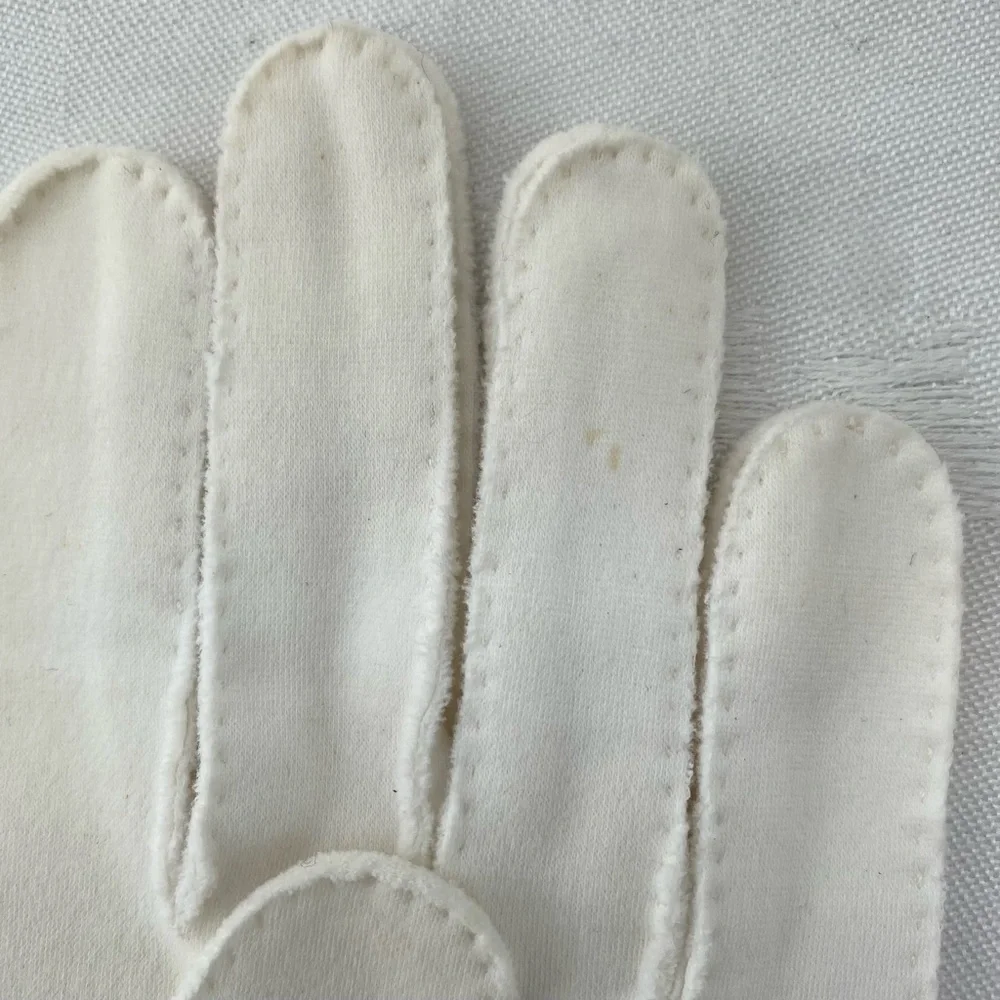 Vintage dainty gloves