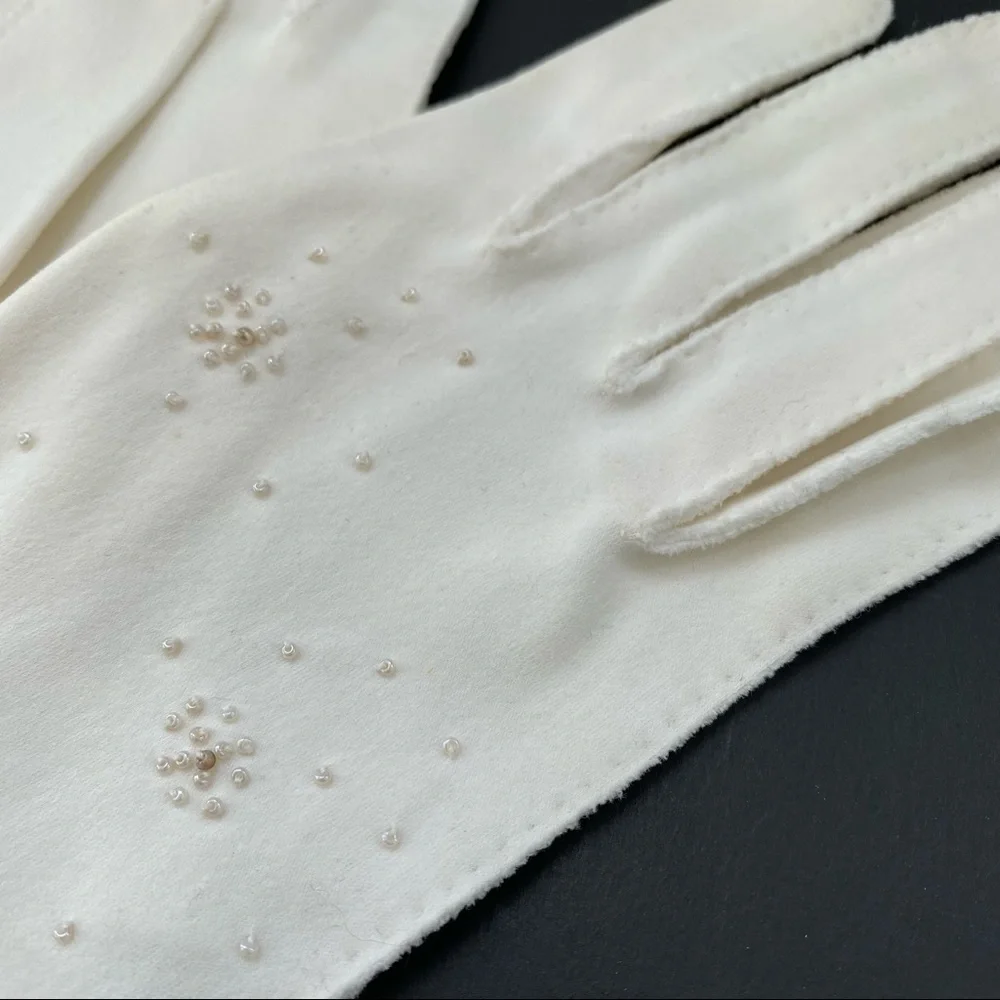 Vintage dainty gloves