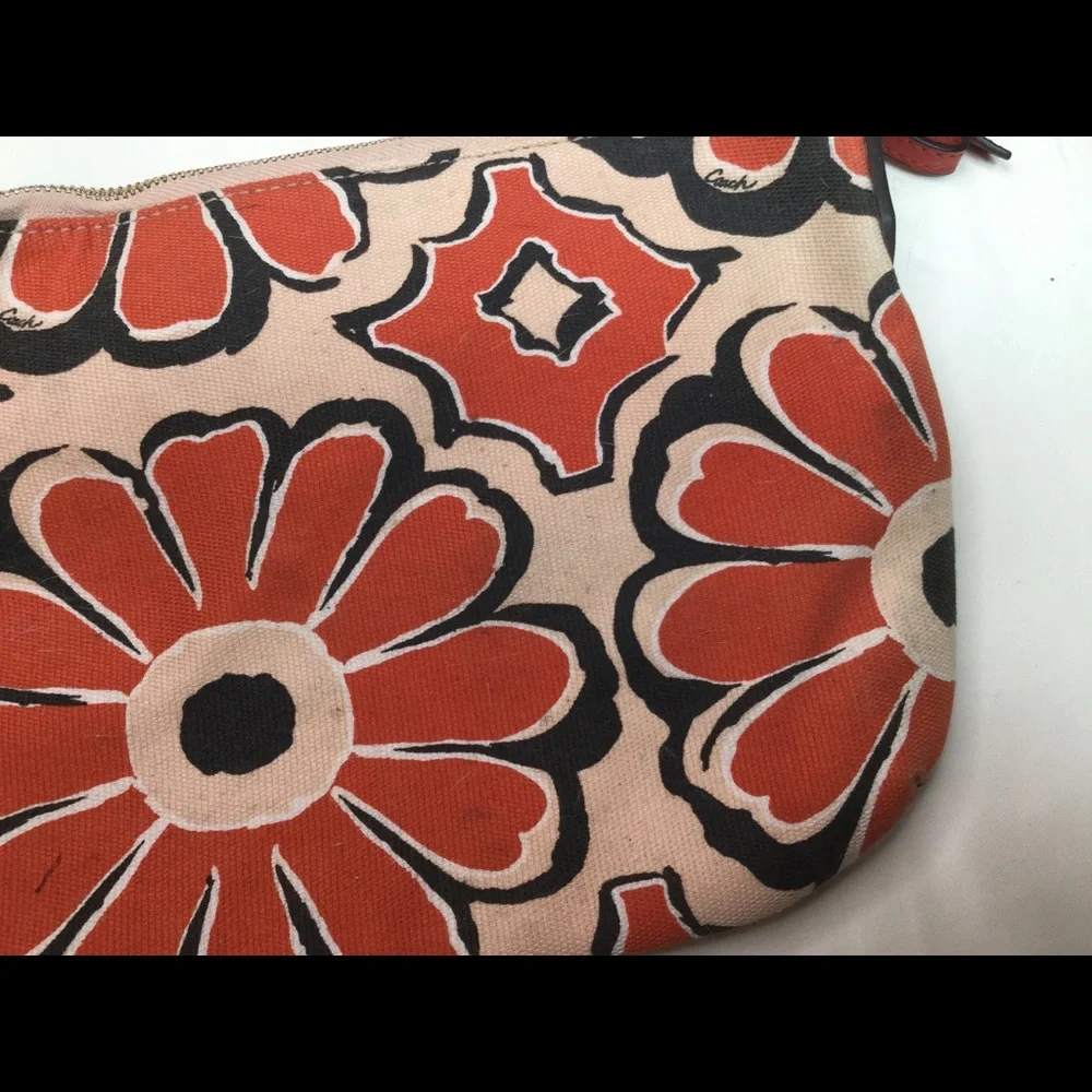 Coach zip discolorations corners
