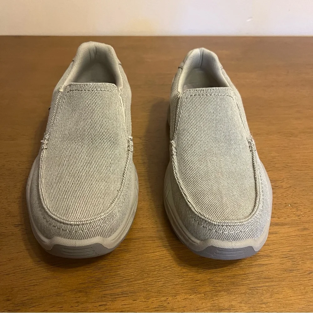 Skechers casual laceless