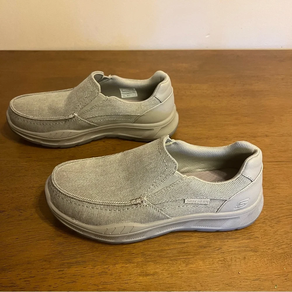 Skechers casual laceless