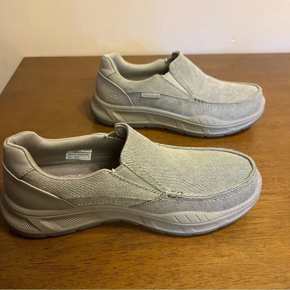 Skechers casual laceless